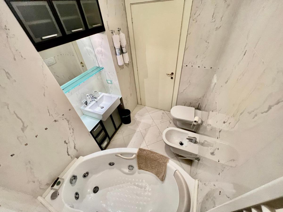 Divina Luxury Apartment With Jacuzzi Near The Lake Como Luaran gambar